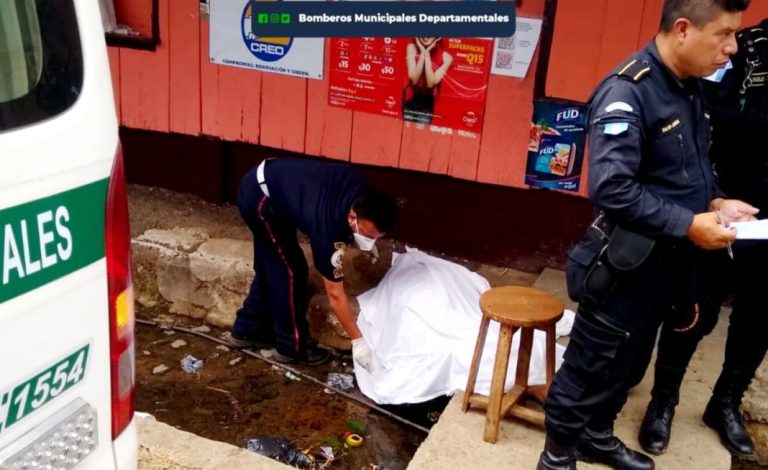 Pistoleros dan muerte a un vecino frente de una tienda en El Tumbador